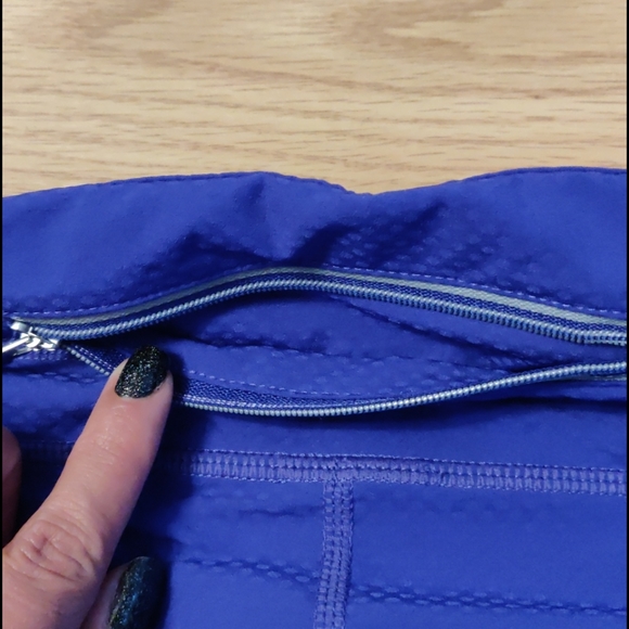 Athleta Workout Capri Leggings with Pockets Size M - Picture 7 of 8